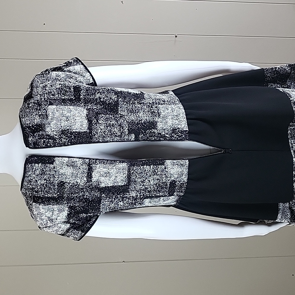 Betsey Johnson Black White Abstract Textured Short Sleeve Fit & Flare Dress - Picture 10 of 16